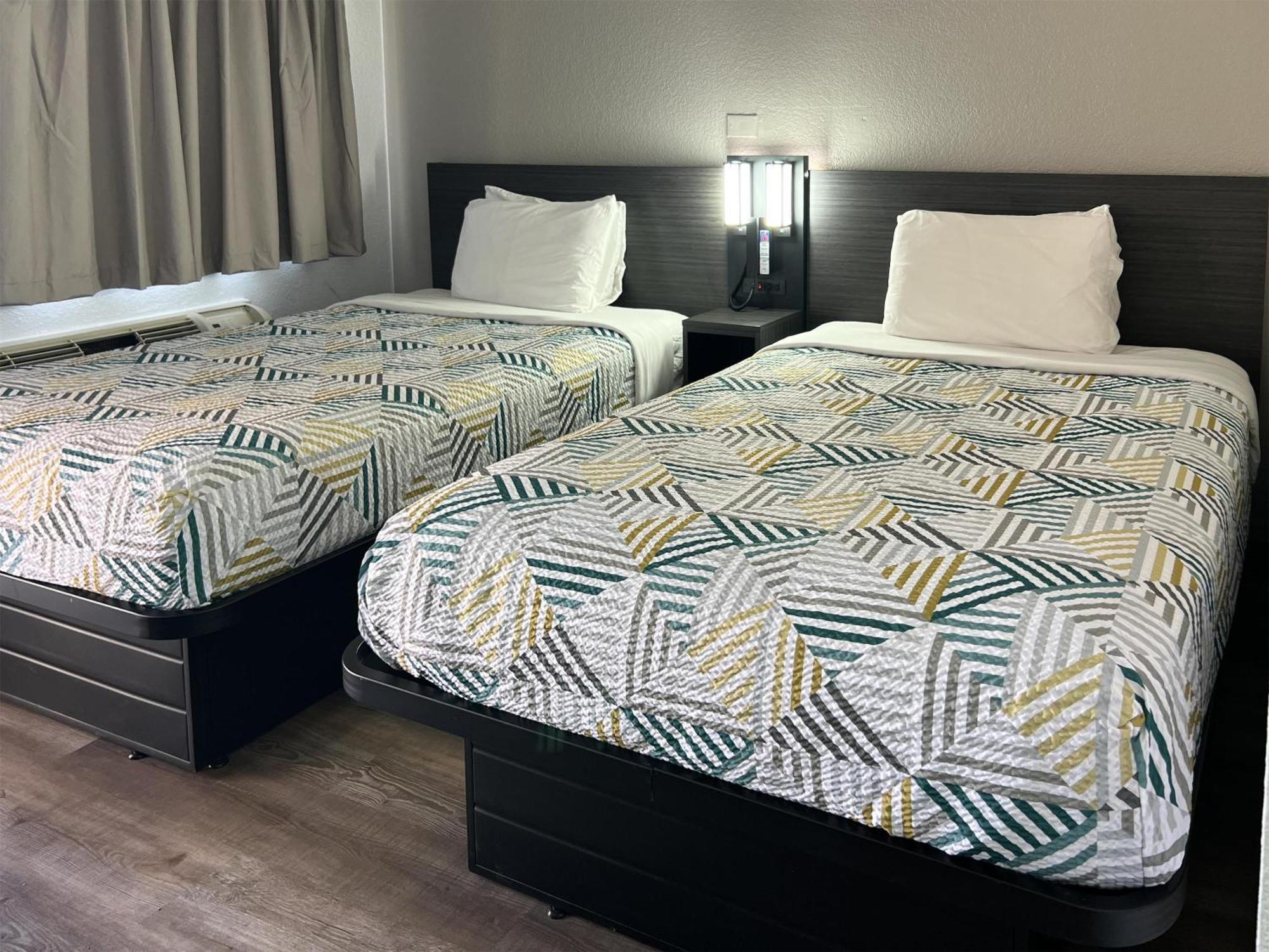 Hotel 6-odessa, Tx 2*