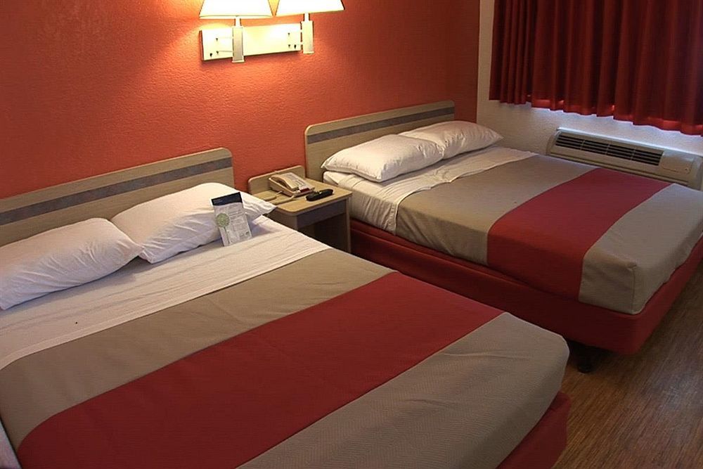 Hotel 6-odessa, Tx 2*